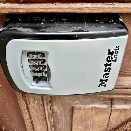 דירה Coastal In פיראן