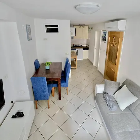 Coastal In Apartment